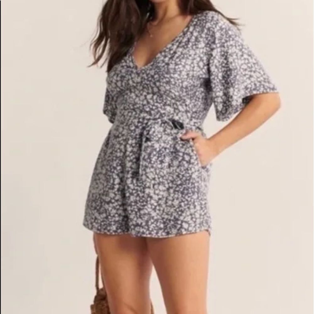 Abercrombie & Fitch Sz XS NWT Floral Print Romper With Pockets